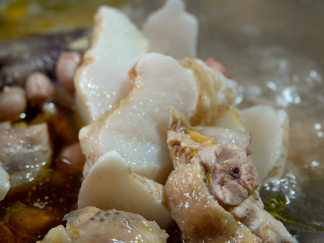 黄精炖土鸡炖出春天好味道